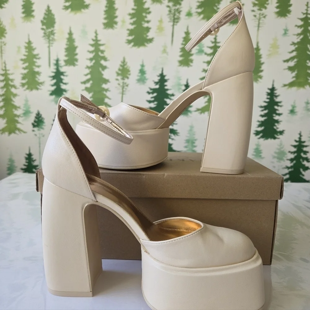 Circus NY by Sam Edelman  Bailey Platform Heel